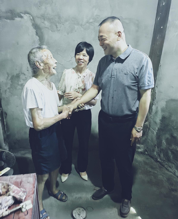 紧抓工作不放的好干部---陈江涛